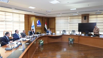 رئيس جامعة كفر الشيخ يترأس لجنة اختيار عميد كلية الصيدلة