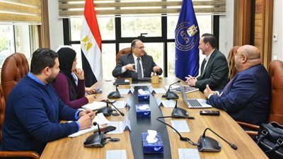 لتوطين صناعة مستحضرات الأورام.. رئيس هيئة الدواء يستقبل مدير شركة «سرفييه مصر»