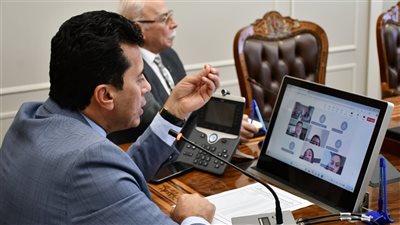 وزير الشباب والرياضة يبحث مع اتحاد الاسكواش واللاعبين خطط التطوير ودعم الأبطال