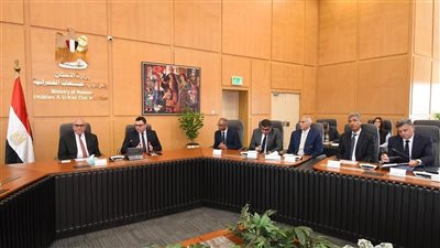 وزير الإسكان ورئيس الهيئة العربية للتصنيع يستعرضان الموقف التنفيذي للمشروعات المشتركة ضمن حياة كريمة