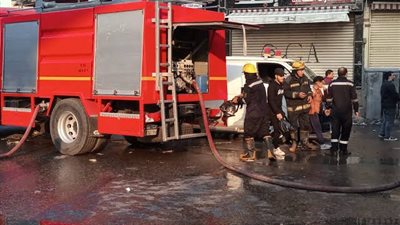 إصابة 7 أشخاص في حريق مخزن أخشاب بالمنتزة في الإسكندرية 