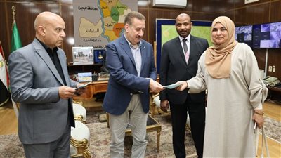 محافظ المنوفية: تسليم إعانات مالية  لـ 1000 أسرة من الأولى بالرعاية