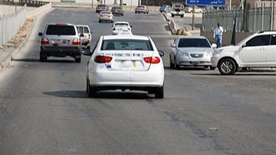 سائق متهور يسير عكس الاتجاه في الجيزة.. والأمن يتحرك فورًا