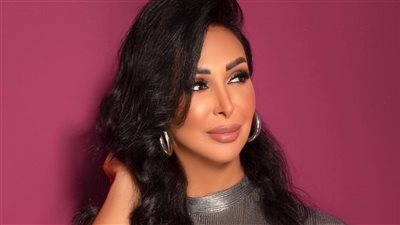 المطربة شاهيناز ترد شائعة منع شقيقتها دينا من الغناء ( فيديو)