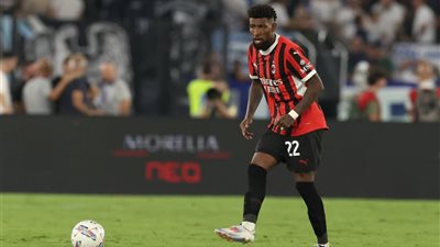 أداء باهت وإصابة خطيرة تقرب صفقة ميلان الجديدة من الرحيل 