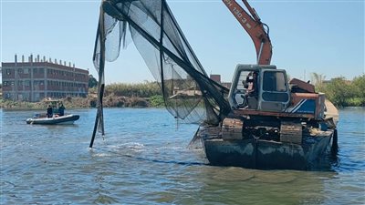 خلال يومين.. إزالة 85 صندوق سمكي بنهر النيل خلال حملة مكبرة بالبحيرة.. صور