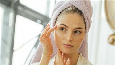 روتين العناية بالبشرة الصباحي..خطوات بسيطة لإشراقة يومية