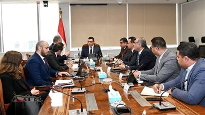 وزير الإسكان يطلع على المخطط الاستراتيجية لتنمية منطقة غرب رأس الحكمة