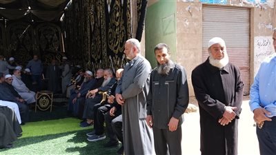 أسرة الداعيه السلفي أبواسحاق الحويني تستقبل العزاء في مسقط رأسه في كفرالشيخ