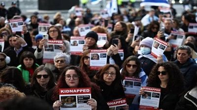 عائلات المحتجزين الإسرائيليين: حياة أبنائنا فى غزة على المحك ونطالب بعودة الهدنة