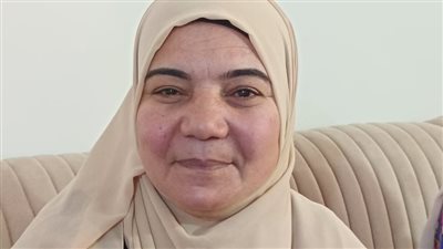 تعمل فى فرن العيش صباحا ومساعدة طبيب مساء.. قصة كفاح الأم المثالية بالمنوفية