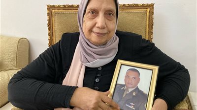 الام المثالية في الإسكندرية: لا أتمالك دموعي عند مشاهدة جنازات الشهداء