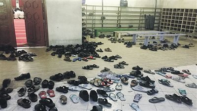 اتهام مدير مدرسة بالفيوم بإخفاء أحذية الطلاب أثناء صلاة الظهر.. والتعليم تحقق