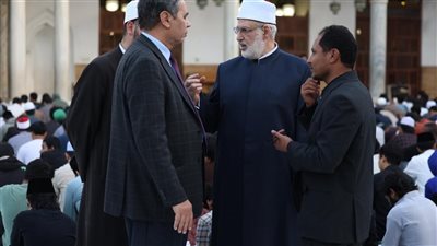 «الضويني» يتفقَّد الإفطار الجماعي بالجامع الأزهر.. مشهد يؤكِّد عالمية رسالة الأزهر