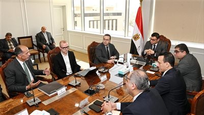 لبحث أوجه التعاون.. وزير الإسكان يلتقي مسؤولي شركة 