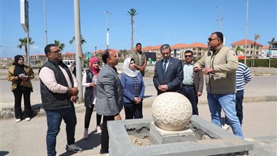 ورود ولافتات تجميلية .. رأس البر تتزين لاستقبال عيد الفطر 