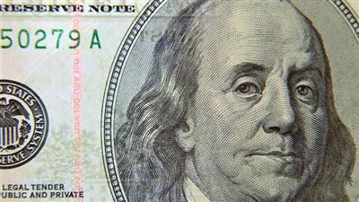 تفاوت سعر الدولار مقابل الجنيه المصري ببداية تعاملات اليوم 22/4/2025