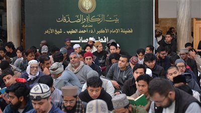 «بيت الزكاة» يواصل تقديم أكثر من 5000 وجبة لإفطار الصائمين بالجامع الأزهر