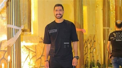 صاحب محل تجاري يمزق شاب بـ