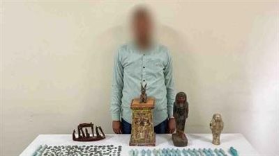 ضبط 390 قطعة أثرية بحوزة أحد الأشخاص بأسيوط بقصد الإتجار