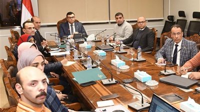 وزير الإسكان يتابع موقف مشروعات الطرق وتطوير الكورنيش بالإسكندرية