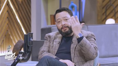 أحمد رزق لـ حسن العسيري: «عمري في حياتي ما عملت مسلسلين»  (فيديو)
