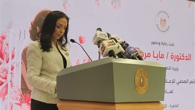   وزيرة التضامن تكرم فريق عمل مسلسل 