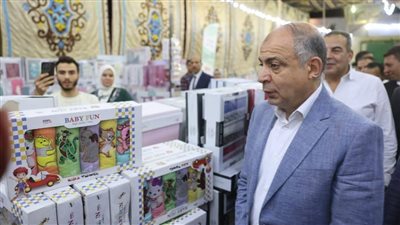 محافظ المنيا يفتتح معرض