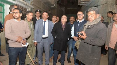 محافظ أسيوط يتفقد منزل النخيلة المنهار ويتابع جهود الإنقاذ والإغاثة