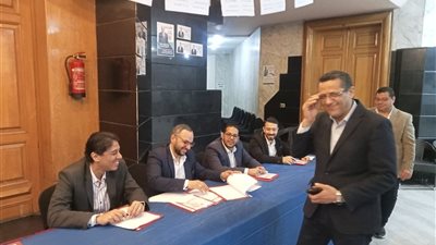 خالد البلشي أول الحاضرين..  فتح باب التسجيل فى كشوف عمومية الصحفيين        