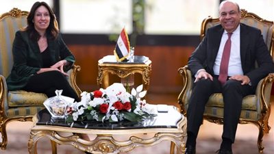 وزير الطيران المدني يستقبل مسئولي شركة مطارات أبوظبي لبحث التعاون المشترك