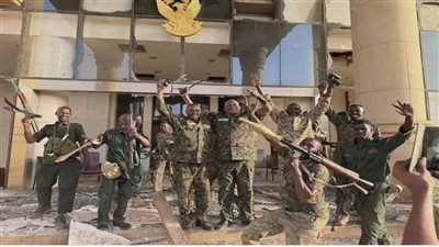 بعد سيطرة الجيش على القصر الجمهوري.. ماذا يحدث في السودان؟