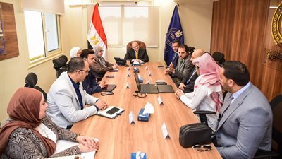 هيئة الدواء تبحث تعزيز الاستثمار مع شركتي الأدوية 