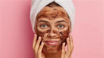 منها مقشر زيت الزيتون وجوز الهند.. وصفات للتخلص من البقع الداكنة وتقشير البشرة 