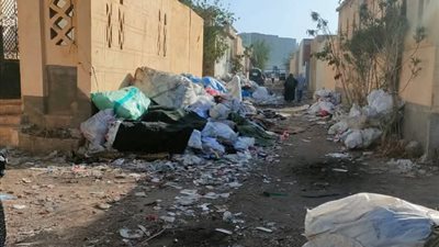 تلال القمامة تحاصر مقابر المحلة الجديدة.. والأهالي يناشدون المسؤولون بالتدخل