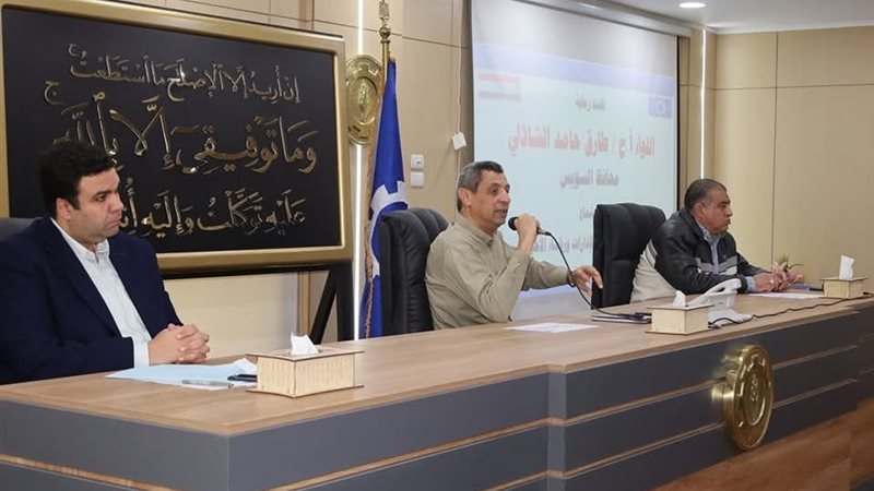 محافظ السويس يجتمع
