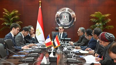 وزير الاستثمار يبحث مع سفير فرنسا بالقاهرة سبل تعزيز العلاقات الاقتصادية بين البلدين