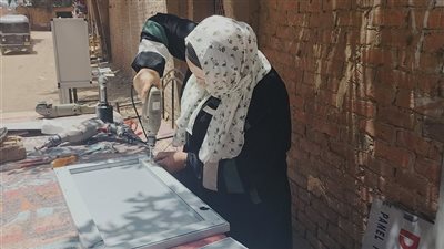 «ندى» أول فتاة بالمنوفية : تتحدى تقاليد القرية وتعمل في تصنيع مطابخ الألوميتال | خاص                 