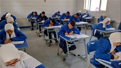 امتحانات تجريبية لطلاب الدبلومات الفنية بمدارس التكنولوجيا التطبيقية استعدادًا لنهاية العام