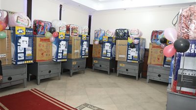 من الفئات الأولى بالرعاية.. محافظ سوهاج يسلم 40 جهاز عروس للفتيات المقبلات على الزواج 