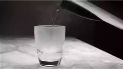  اليوم العالمي للمياه: ماذا يحدث لجسمك عندما تشرب 6 أكواب من الماء الساخن يوميا؟