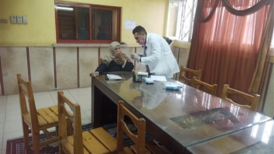 احتفالا بعيد الأم.. جامعة قناة السويس تنظم قافلة طبية لكبار السن