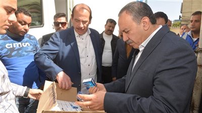 لدعم المستشفيات.. محافظ أسيوط يشهد تسليم شحنة جديدة من الأدوية والكراسي المتحركة 