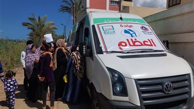 داخل قرية.. الكشف الطبي بالمجان على نحو 1300 مواطن فى دمياط 