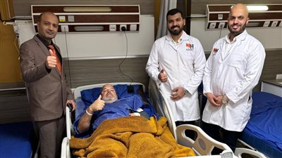 جراحة نادرة.. فريق طبي بالغردقة ينجح في إنقاذ سائح إنجليزي من الشلل