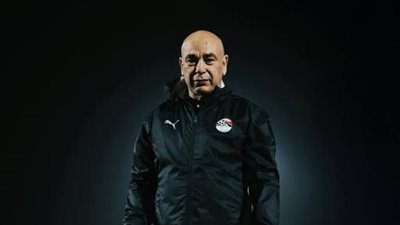 حسام حسن وإبراهيم حسن يقدمان العزاء في وفاة والدة أسامة عرابى