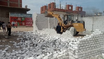 إزالة 5 حالات تعدي على الأراضي الزراعية بالقنطرة غرب في الإسماعيلية 