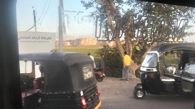 العناية الإلهية تنقذ سائق من الموت بعد انقلاب سيارته في ترعة على دائري المحلة الكبرى