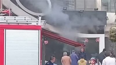 دون وقوع إصابات أو وفيات … حريق  يلتهم إحدي محلات الملابس بالزقازيق