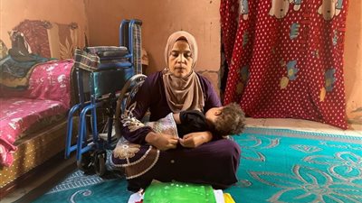 بعد إصابته بشلل نصفي.. والدة طفل البحيرة تستغيث بالرئيس السيسي: نفسي أشوف ابني بيلعب زي الأطفال